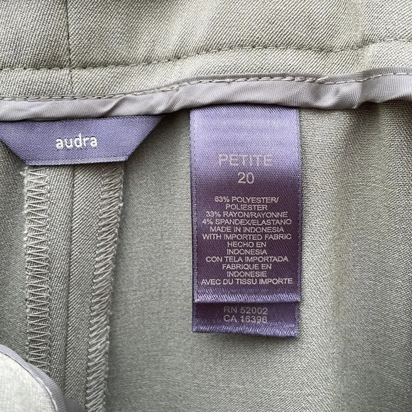 Liz Claiborne size 20 petite green trousers - Picture 2 of 4